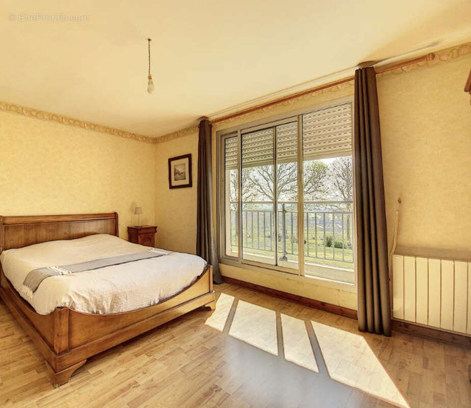 Maison à LOUVIGNE-DU-DESERT