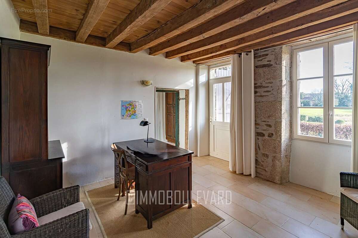 Maison à BOUSSAC-BOURG