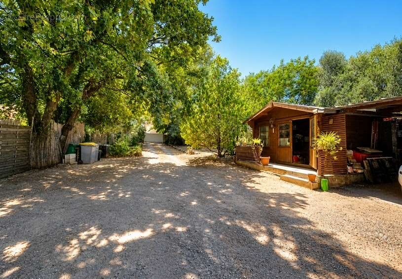 Maison 8 pièces / 200 m² / 525 000 EUR / PUGET-VILLE - photo 14