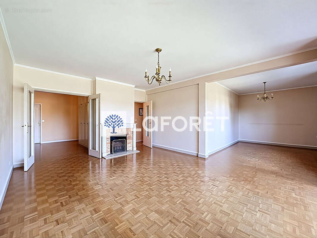 Appartement à L'ETANG-LA-VILLE