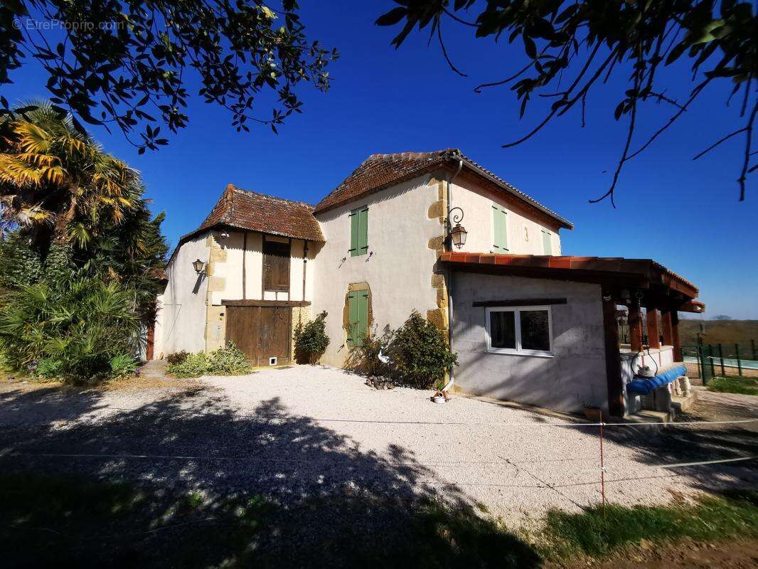 Maison à ARMOUS-ET-CAU