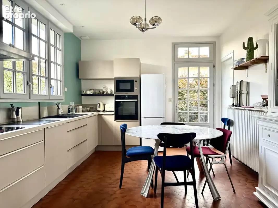 NIORT   Maison rénovée de 141 m2, 4 chambres, jardin et garage, proche des Halles et du Quai Métayer - photo 5