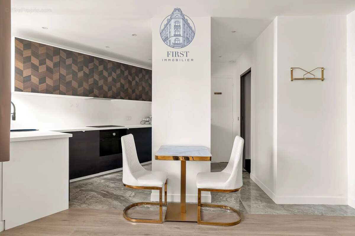 Appartement à PARIS-16E