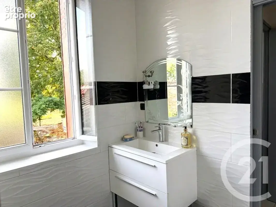 Maison 5 pièces 106 m² à vendre à La Charite-Sur-Loire (58400) - photo 7