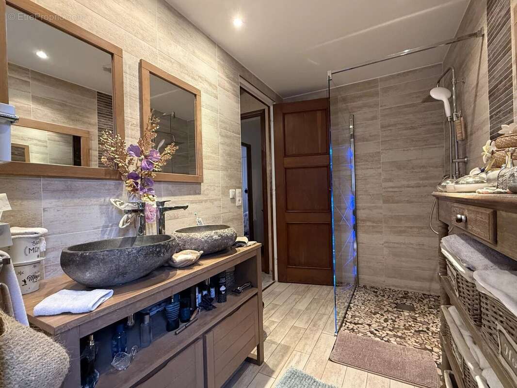 Maison à VILLENEUVE-LA-GUYARD