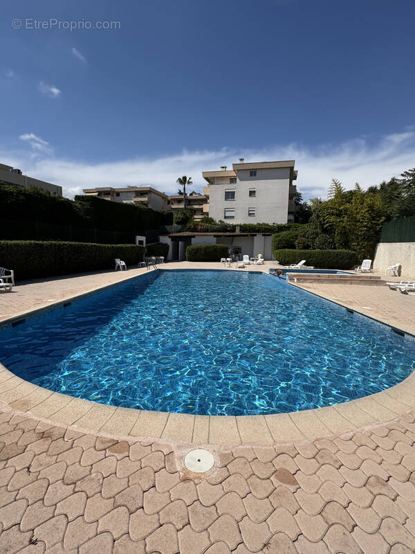 Appartement à SAINT-LAURENT-DU-VAR