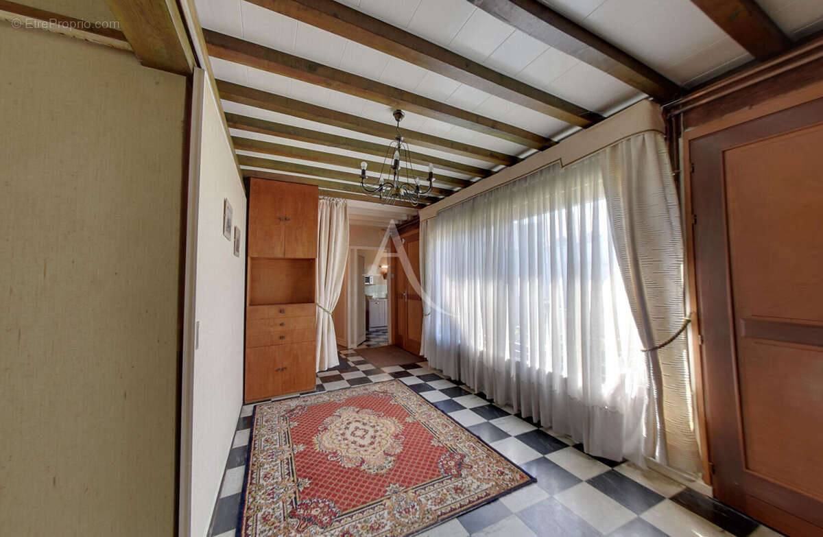 Maison à OZOIR-LA-FERRIERE