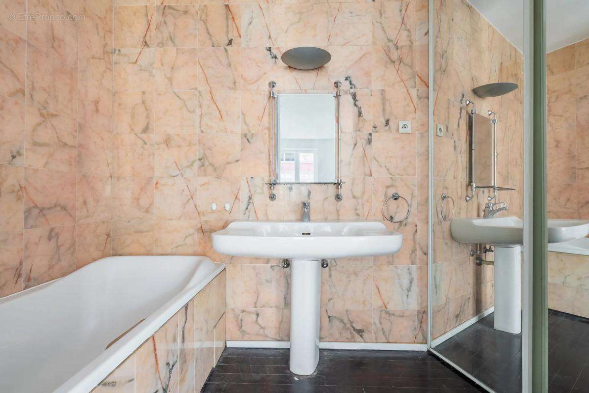 Appartement à PARIS-11E