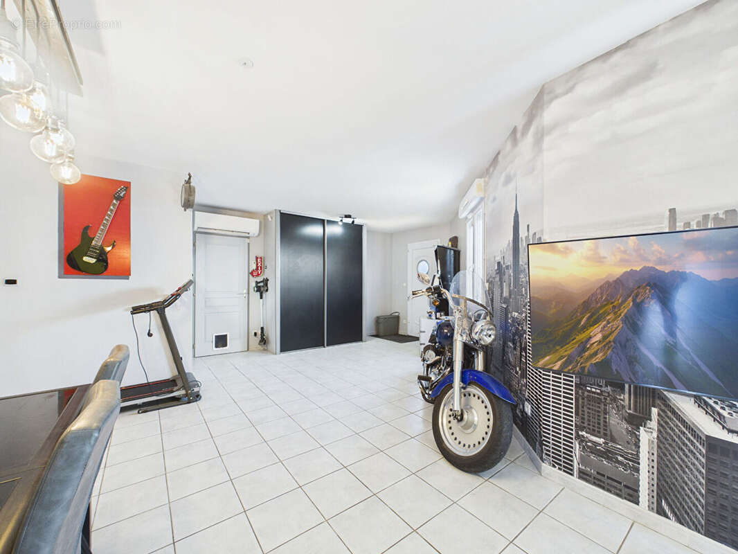 Maison à SAINT-BARTHELEMY-DE-VALS