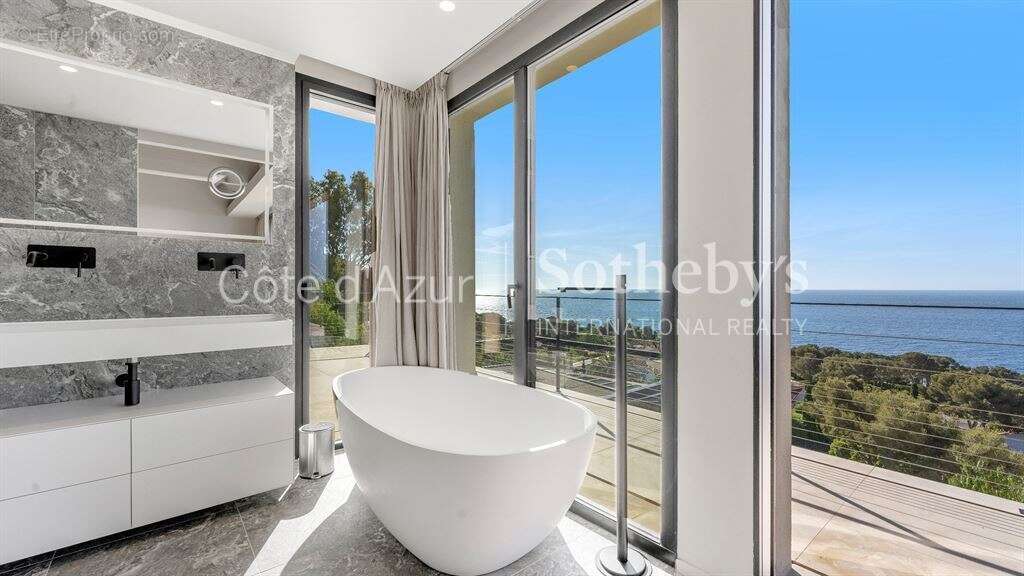 Maison à LES ISSAMBRES