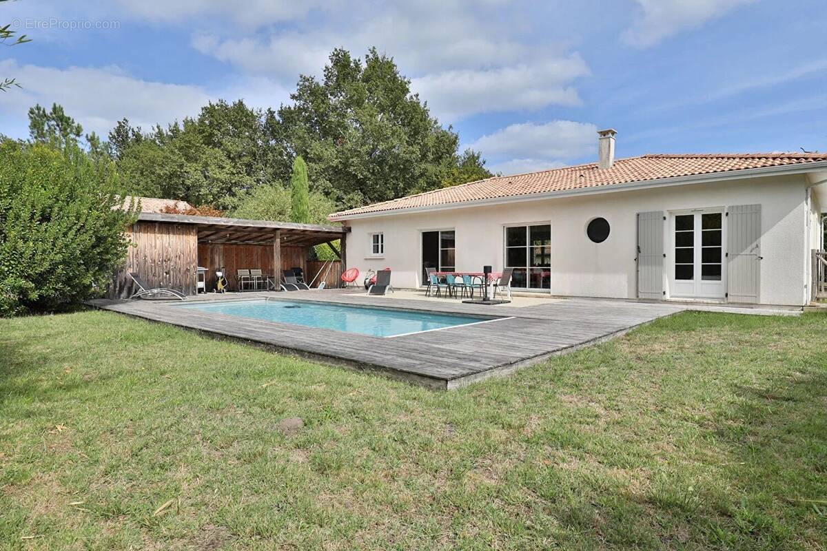 Maison à PARENTIS-EN-BORN