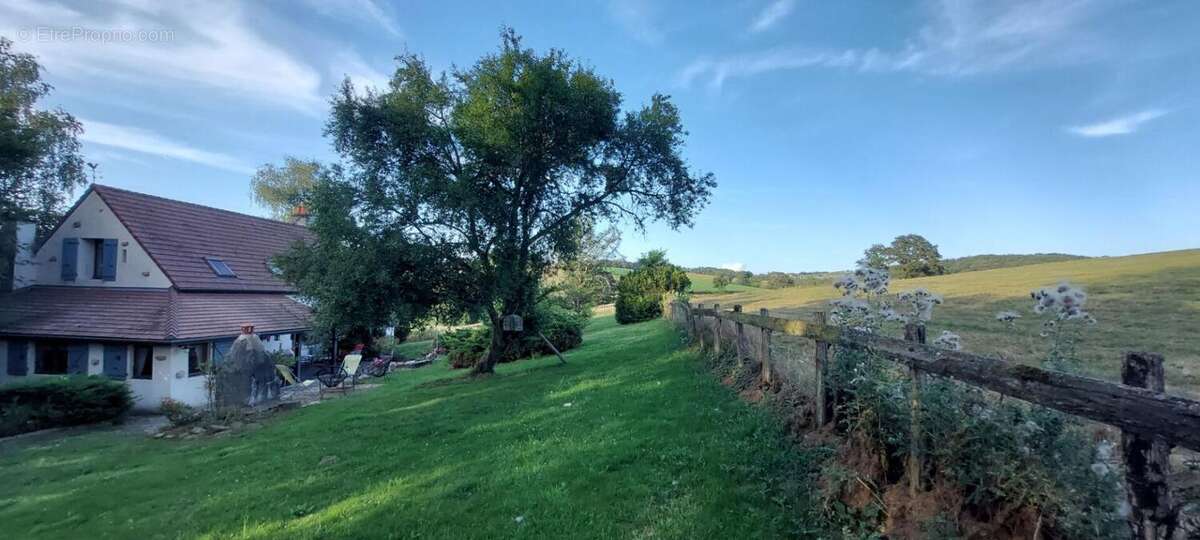 Propriété isolée en pleine nature avec dépendances et gîte - photo 2