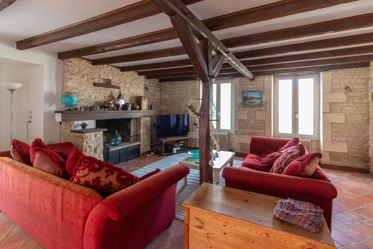 Maison en pierre spacieuse avec piscine - photo 3