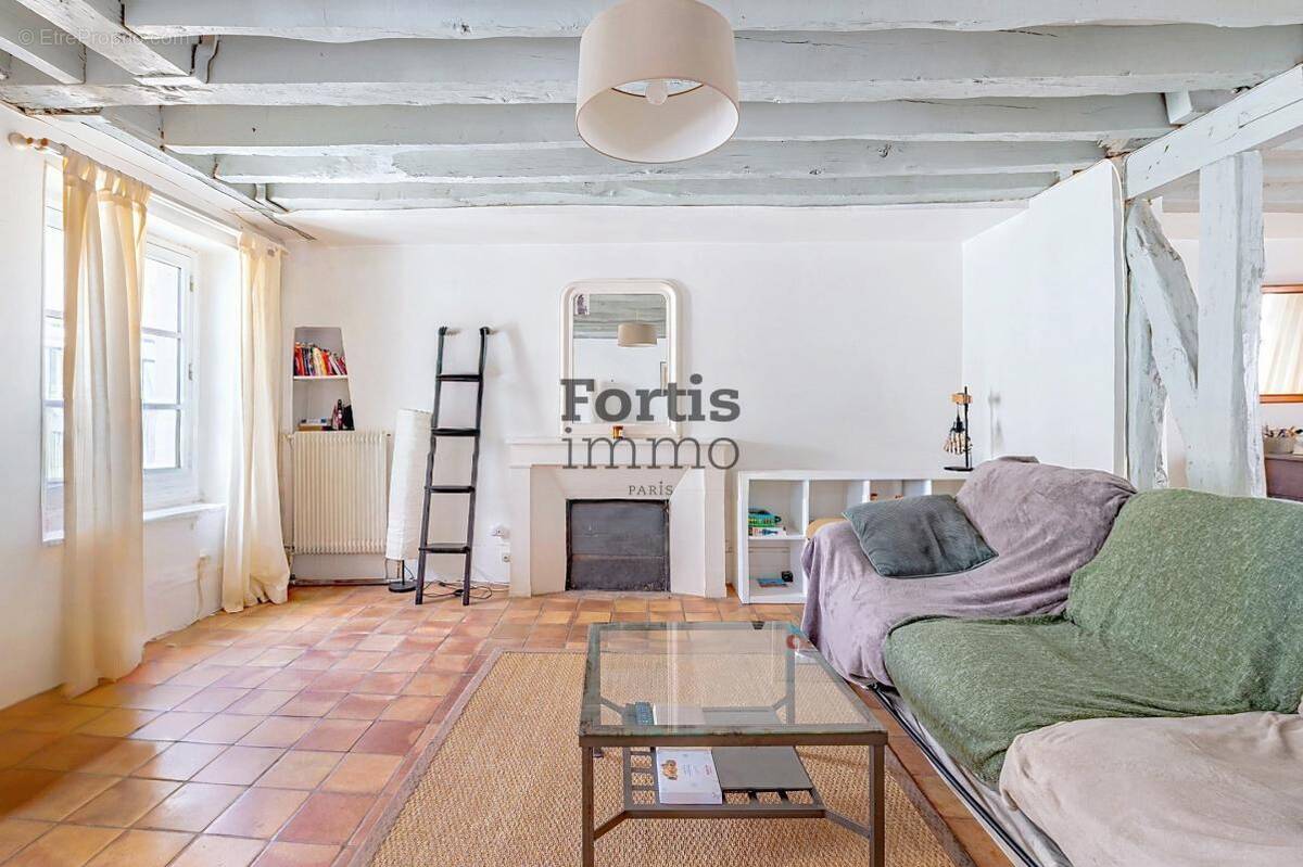 Appartement à PARIS-1E