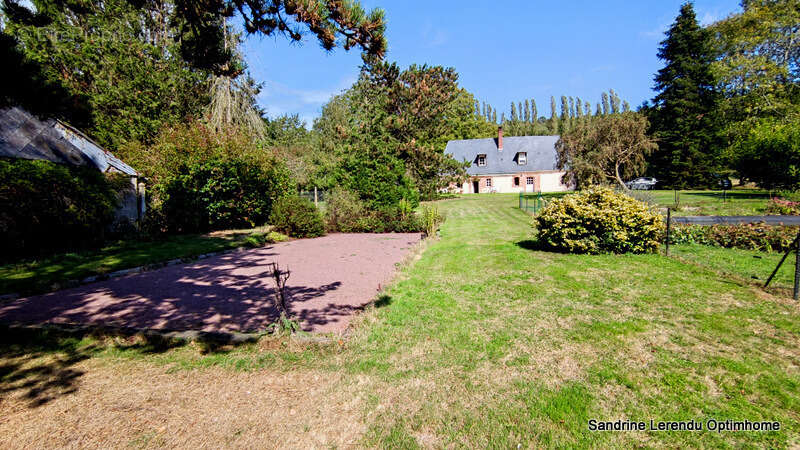 Maison à LE BEC-HELLOUIN