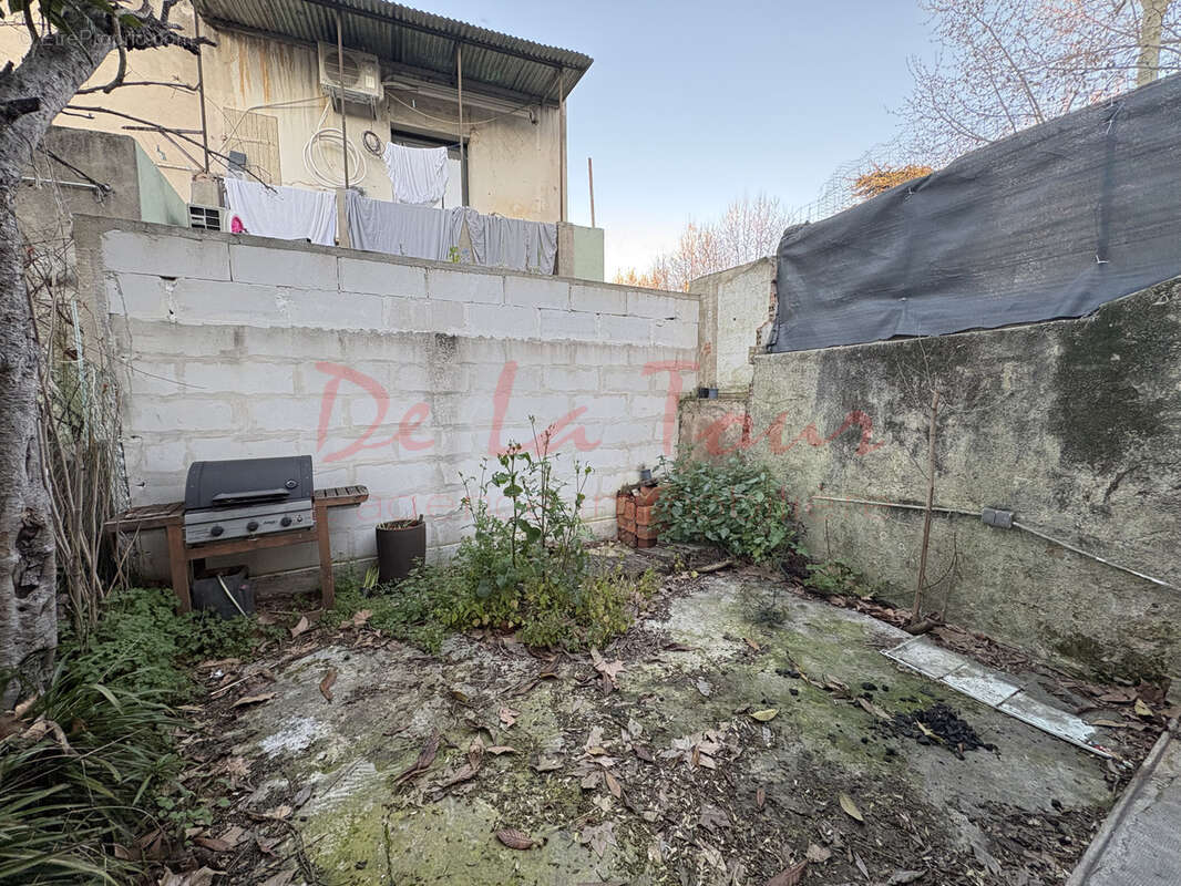 Immeuble avec commerce superficie totale 100m2 - photo 7