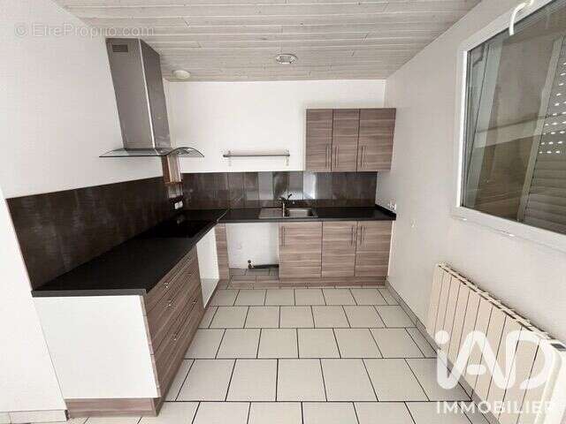 Maison 208 m² à Landeronde  - photo 4