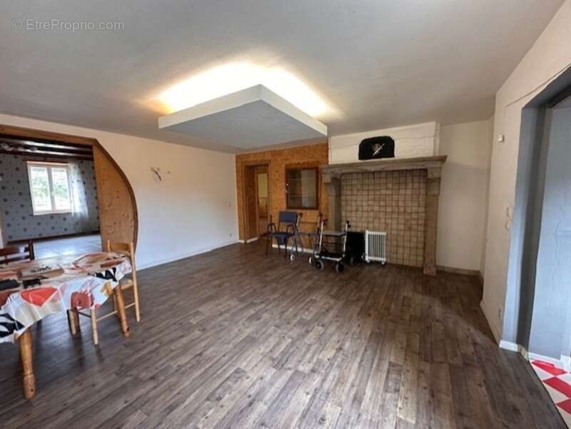 Perrigny sur l ognon maison ancienne de 127 m2 sur 898 m2 de terrain - photo 4