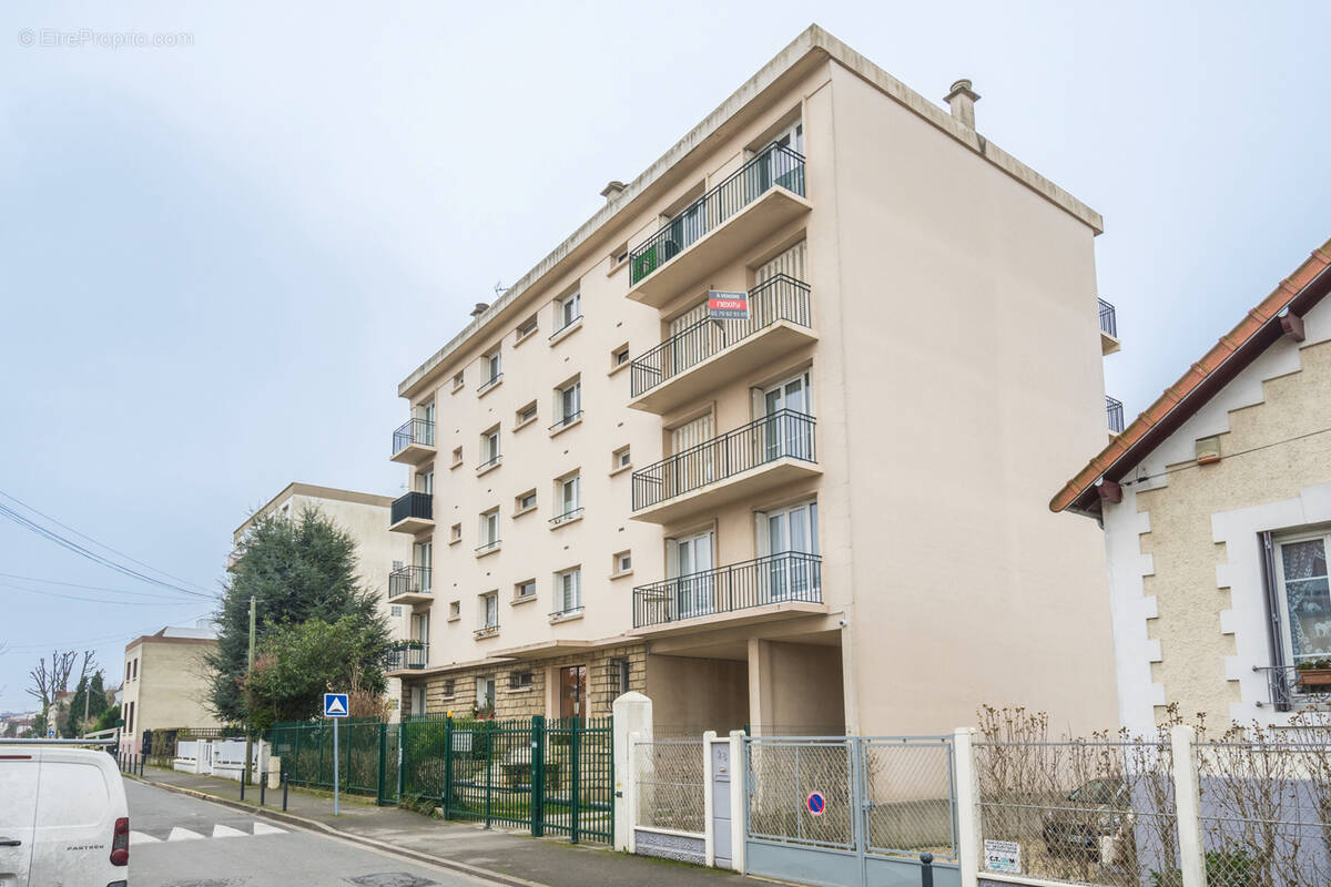 Appartement à LES PAVILLONS-SOUS-BOIS