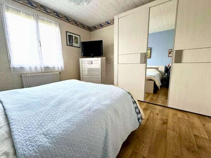 Maison 125 m² à Villeneuve-La-Guyard  - photo 9