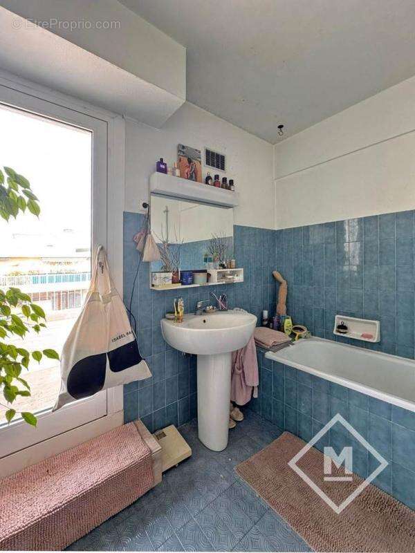 Appartement à MARSEILLE-5E