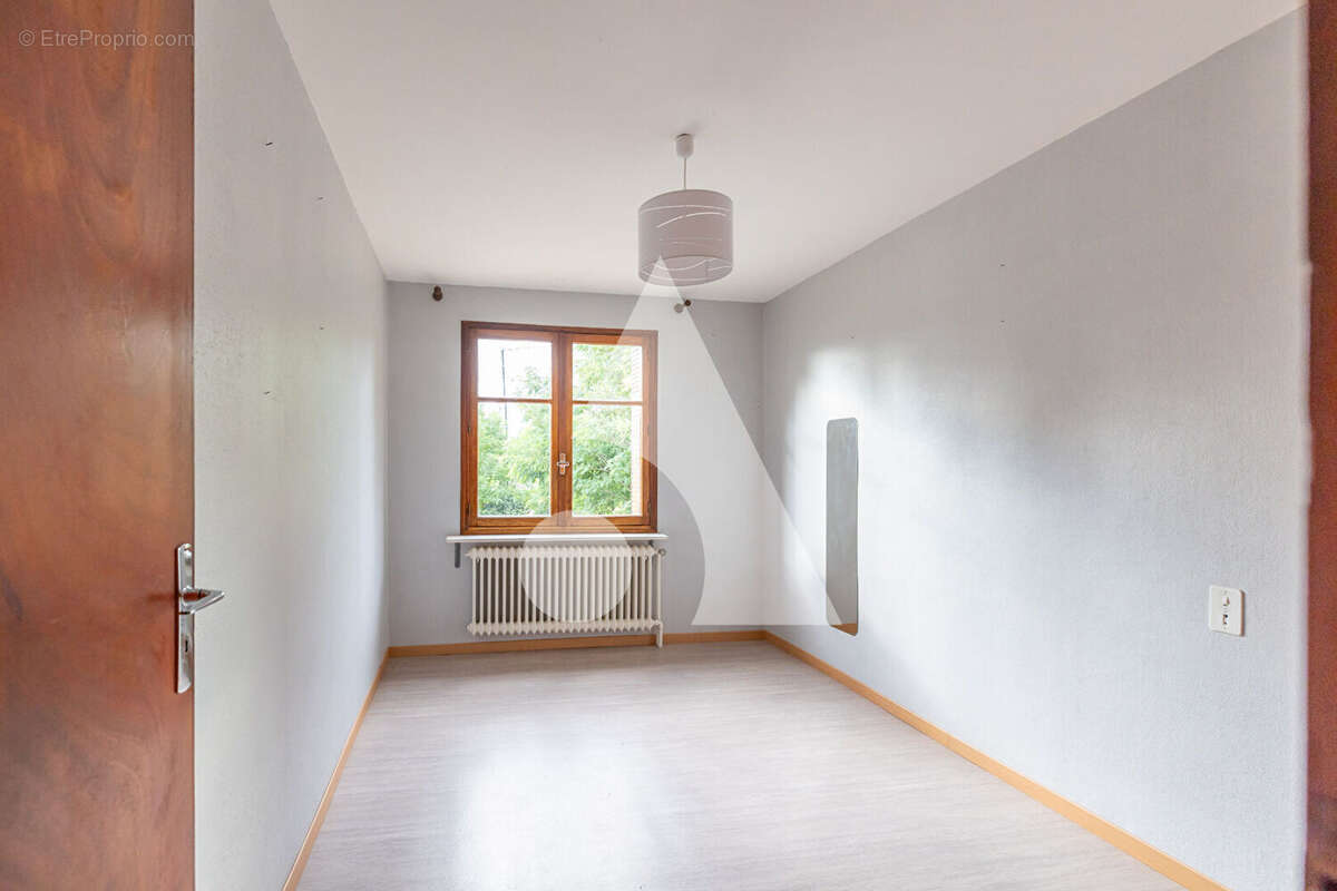SIGOTTIER (05700) - Maison T4/5 avec grand garage et terrain plat ! - photo 10