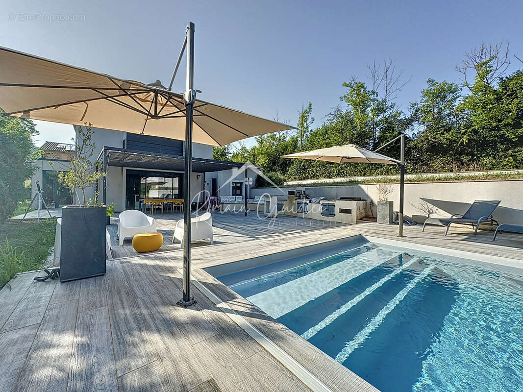 Villa de prestige type 5 de 196 m2 sur son terrain plat de 6770 m2 - photo 2