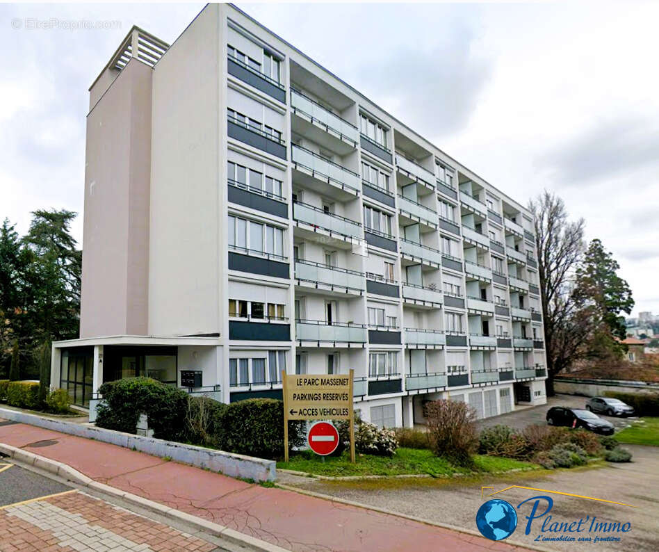 Appartement à SAINT-PRIEST-EN-JAREZ