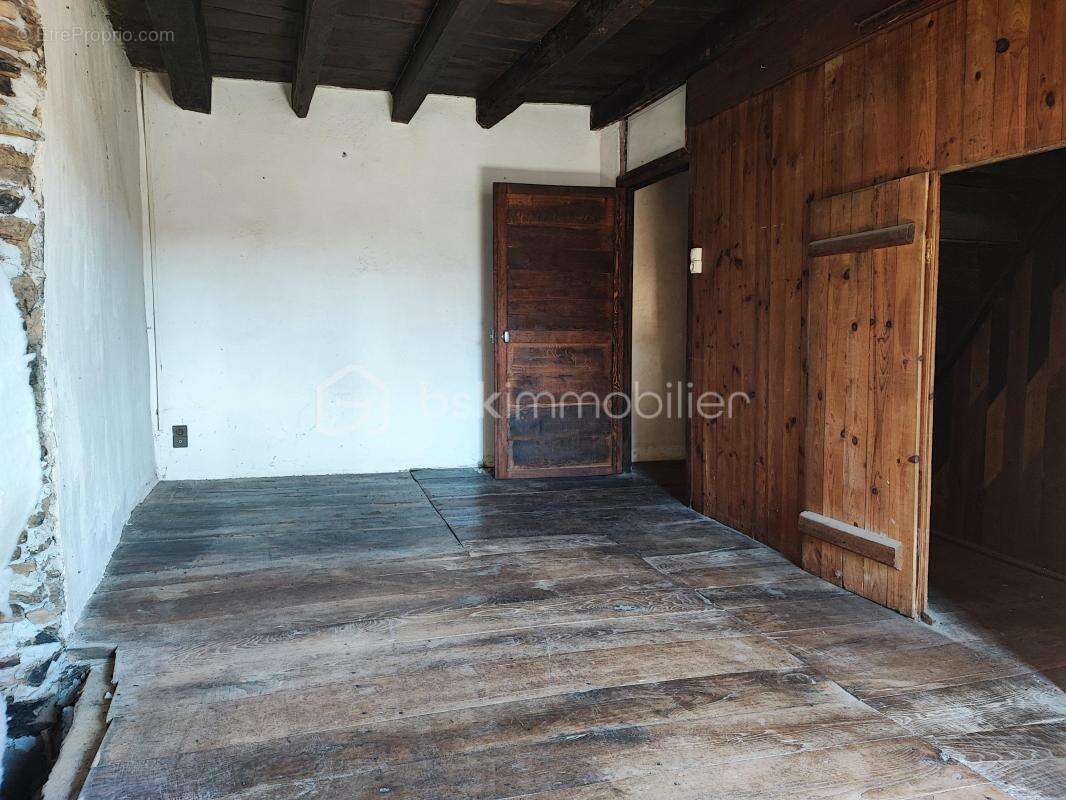 Maison à NEUVIC-ENTIER