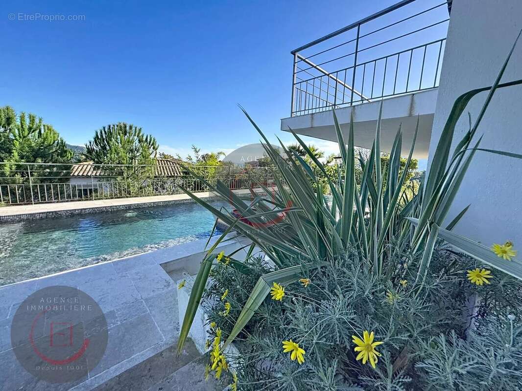 Maison à LES ADRETS-DE-L&#039;ESTEREL