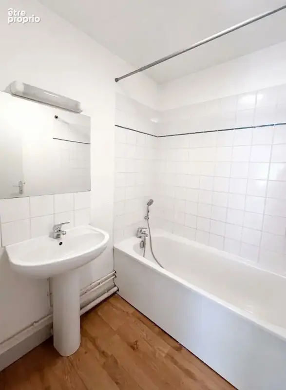 Bx Historique - Quartier Grosse Cloche - T1 TBE dans Immeuble en Pierre - photo 9