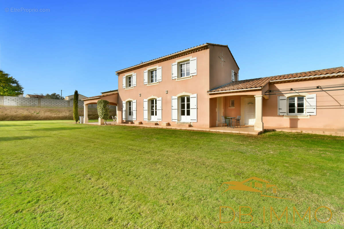 Maison à SAINT-LAURENT-DES-ARBRES