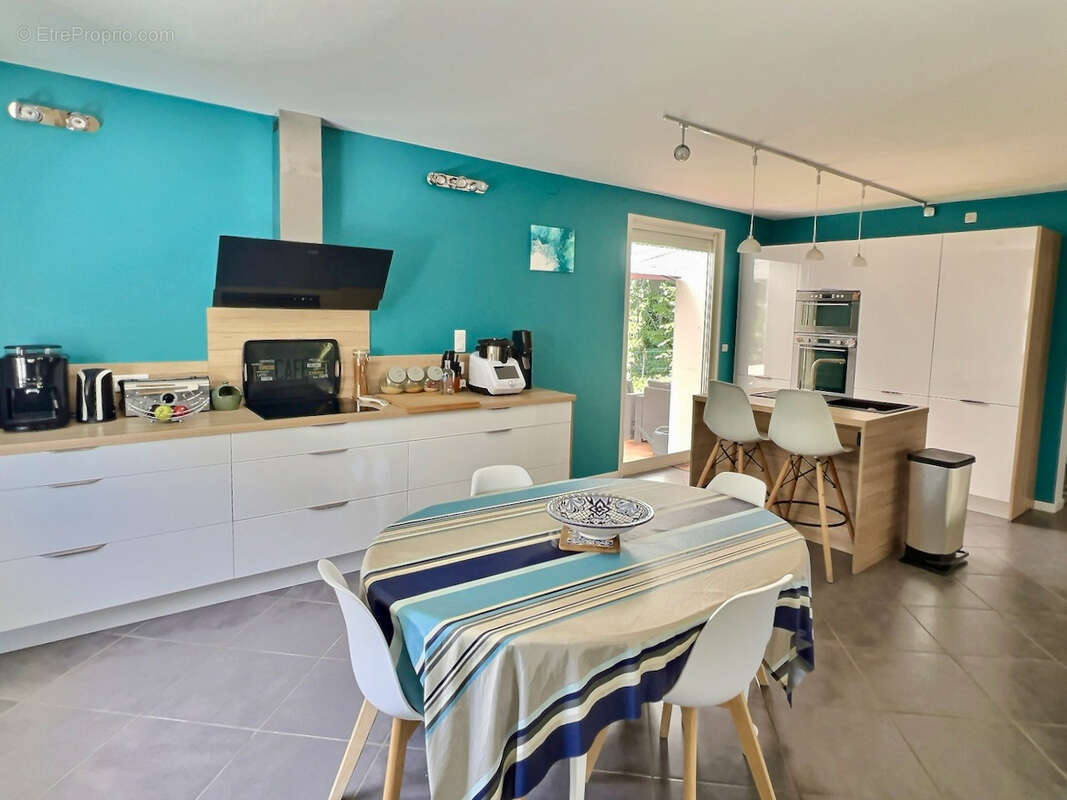 Villeneuve-sur-Lot maison entièrement rénovée avec goût de 142 m² sur un terrain d'environ 650 m². Coup de coeur assuré pour cet - photo 3