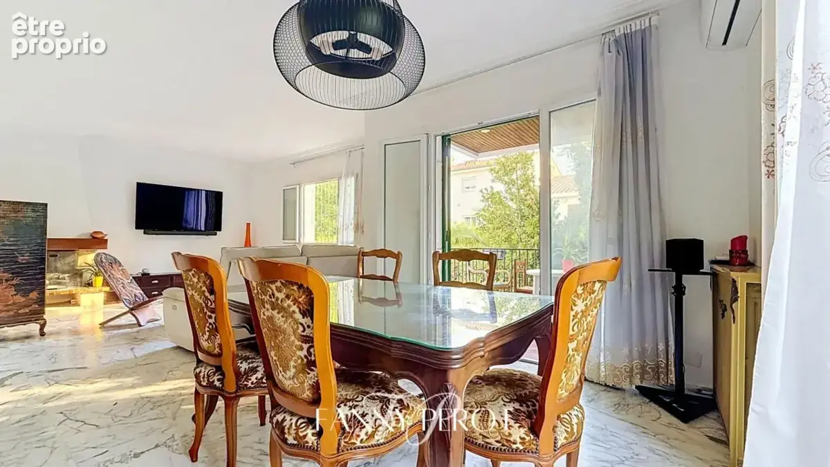 Maison familiale de charme de plus de 150 m² avec terrasses, jardin et sous-sol complet au clos Banet - photo 6