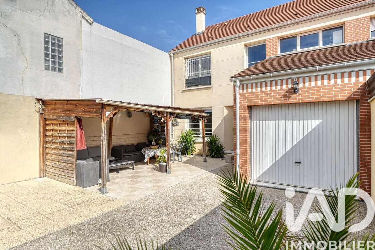 Photo 2 - Maison à GENNEVILLIERS