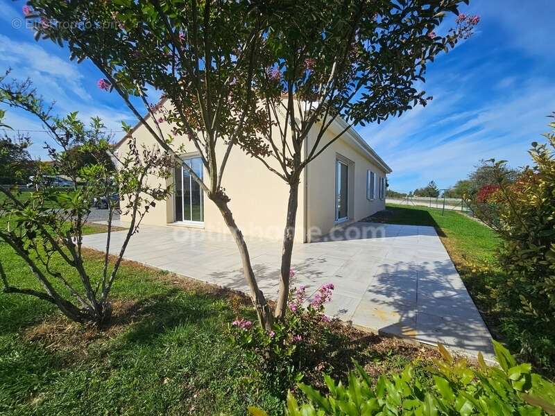 Maison à RUELLE-SUR-TOUVRE