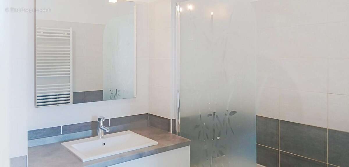 Appartement à MEYZIEU