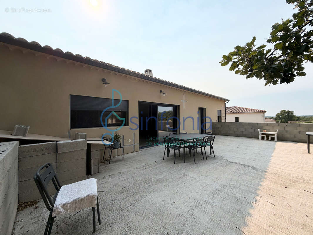 Superbe villa récente 145 m2 de plain-pied proche Uzes avec jardin et piscine - photo 15