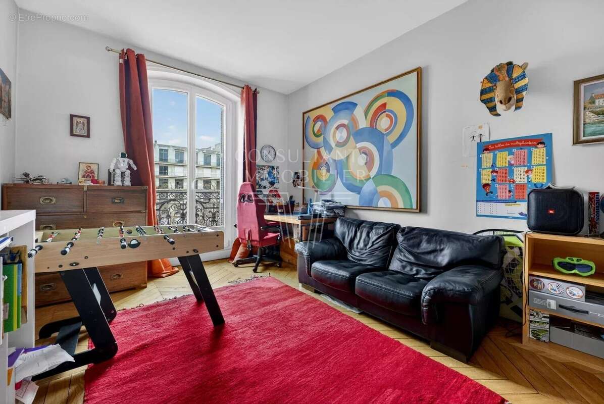 Appartement à PARIS-16E