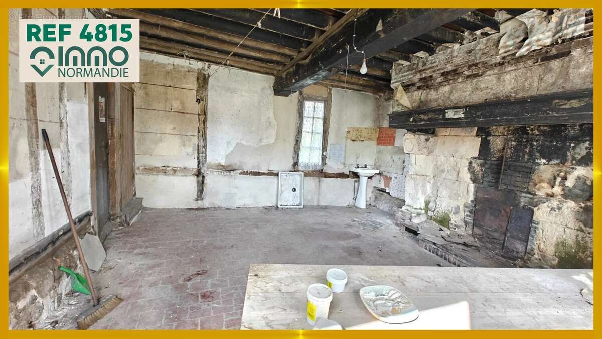 Maison à SAINT-CYR-DE-SALERNE