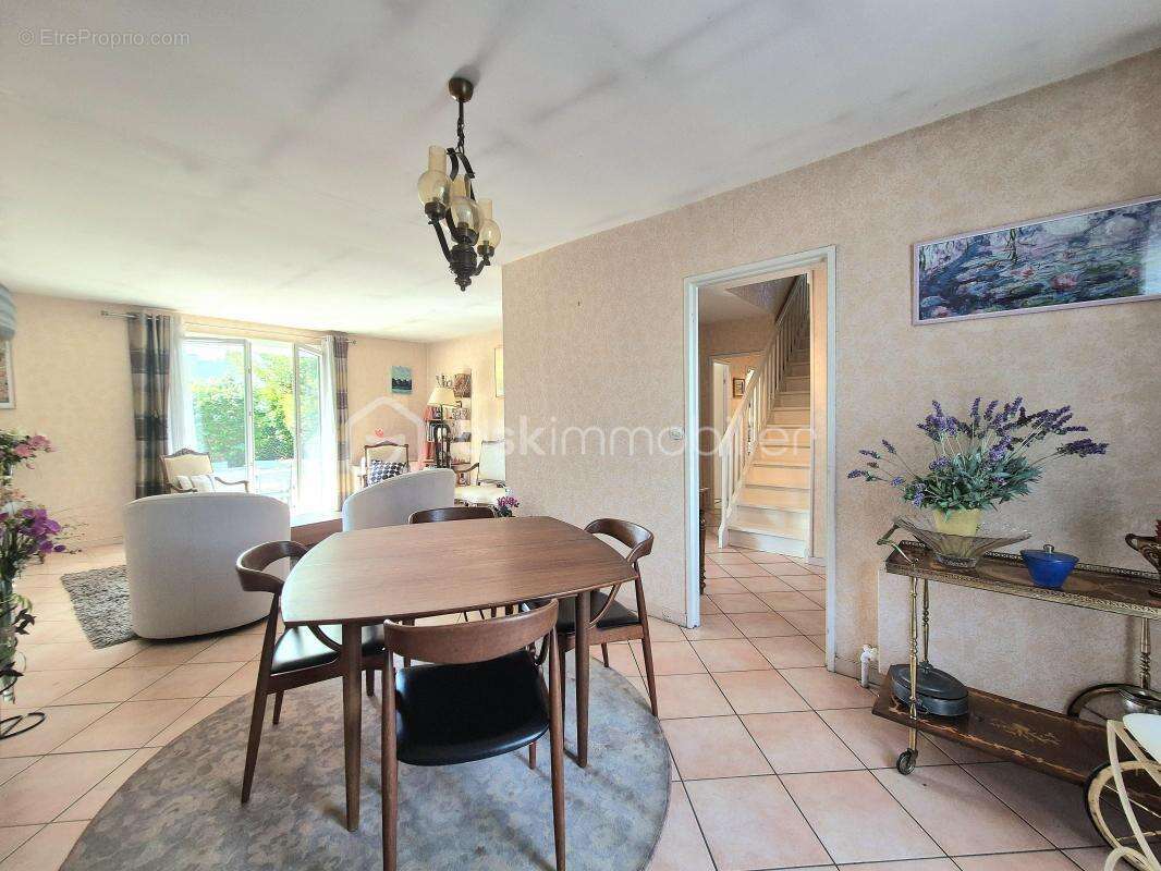 Maison familiale de 119 m2 avec grenier aménageable à Courcouronnes centre ! - photo 9