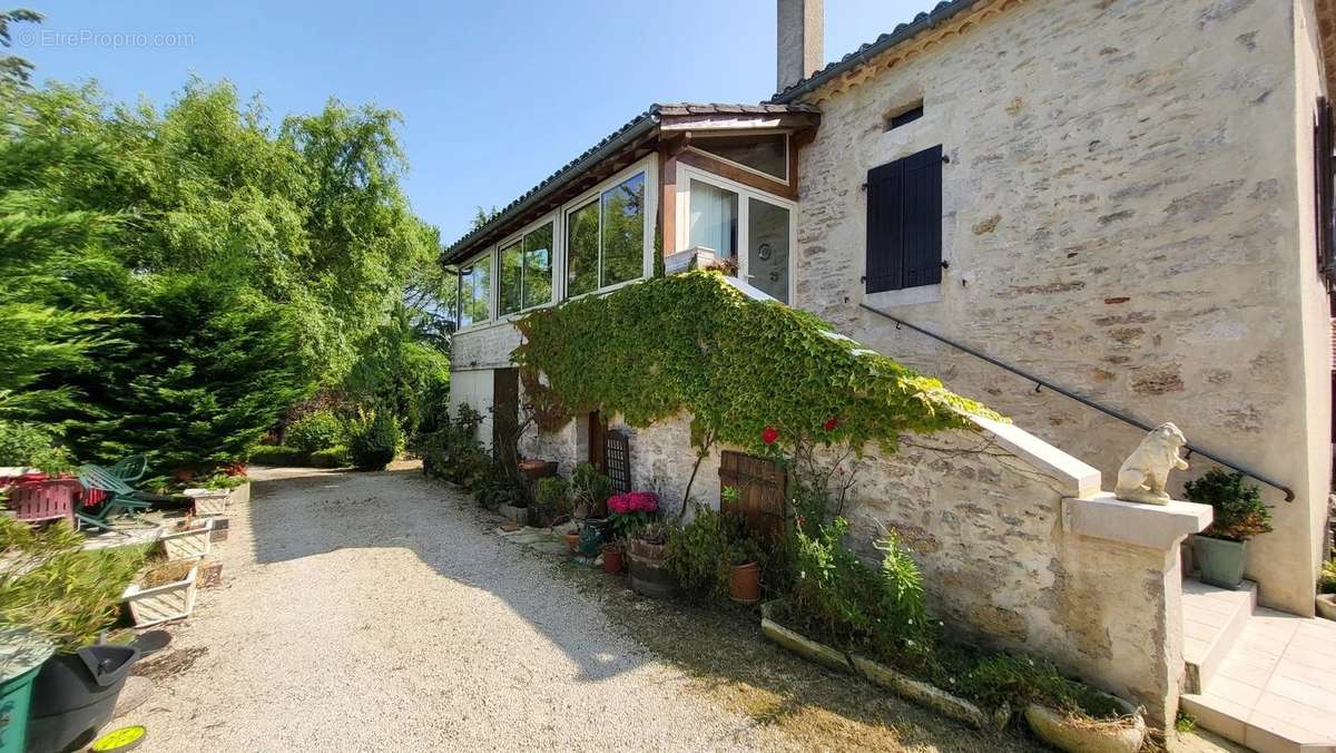 Maison à TRESPOUX-RASSIELS