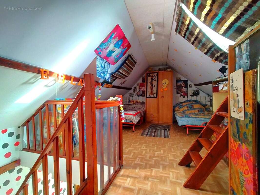 maison de campagne à vendre Averton 53700 chambre - Maison à AVERTON