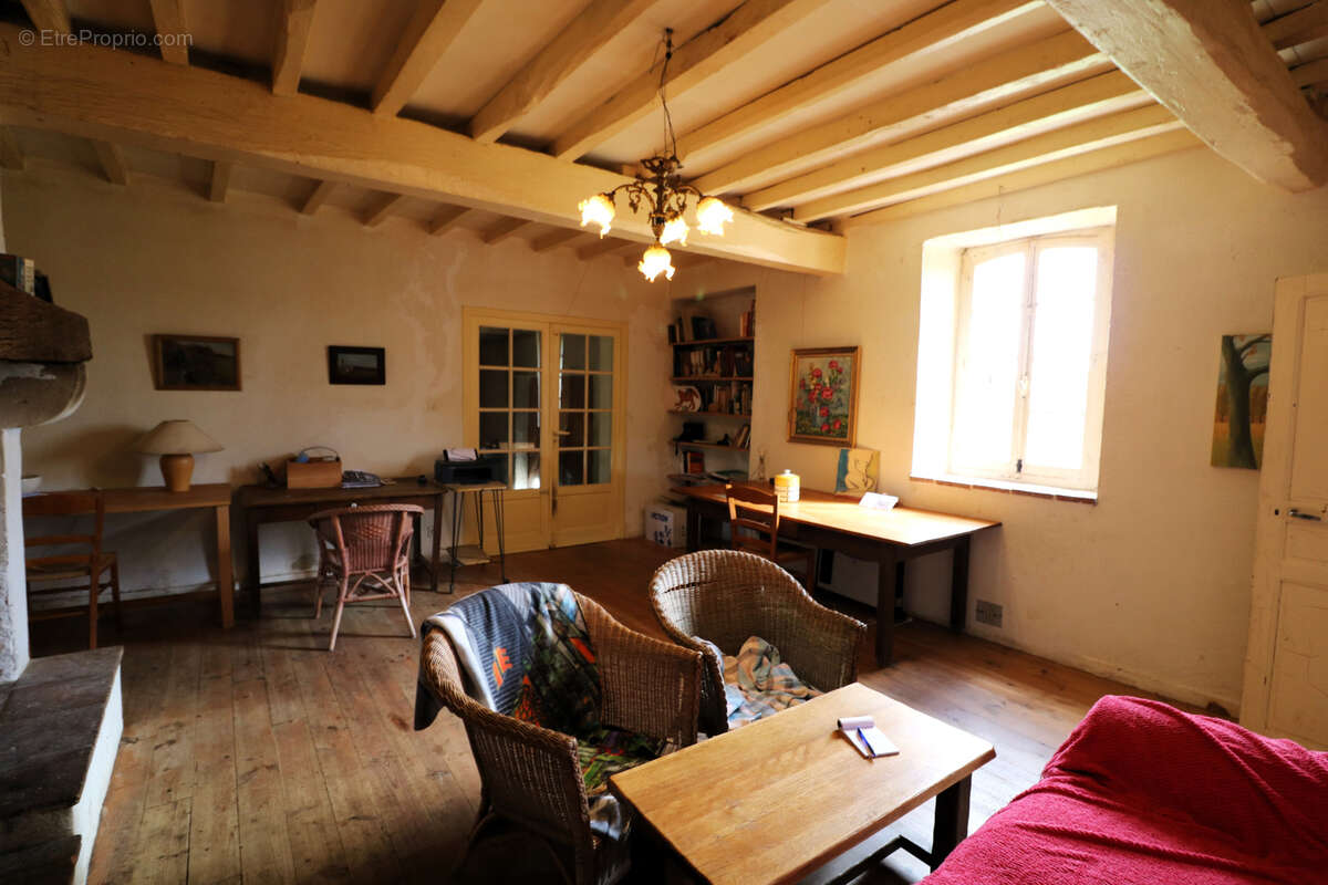 Maison à MONLEON-MAGNOAC