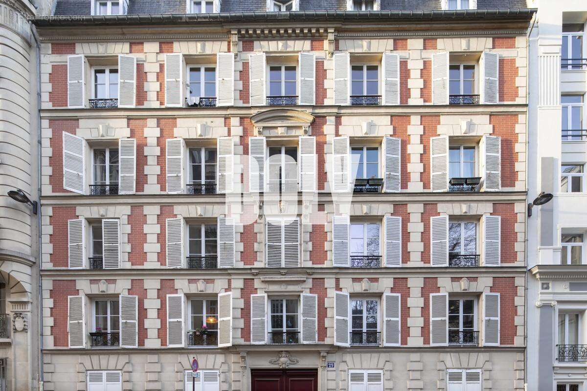 Appartement à PARIS-8E