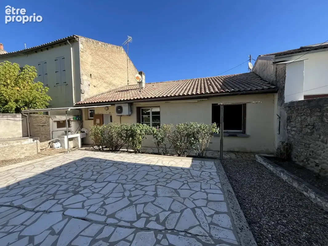 Entre LAREOLE ET LANGON- Maison de village de 83 M2 avec cour, garage attenant et petite dépendance - photo 2