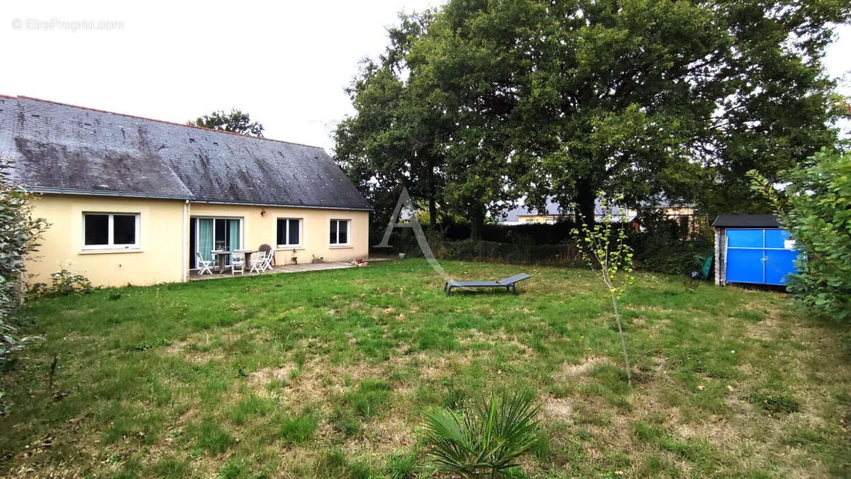 Maison à SAINT-CLEMENT-DE-LA-PLACE