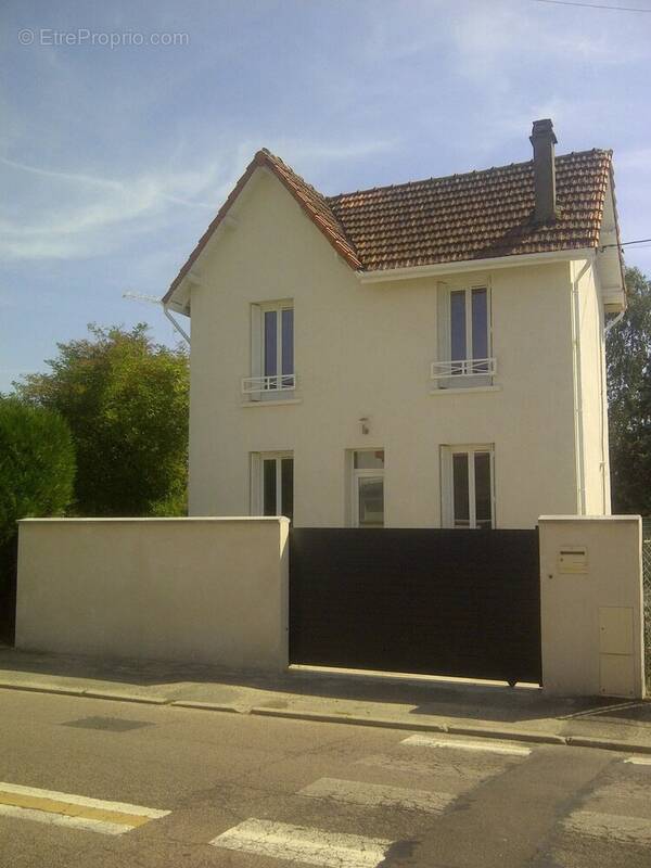 Maison à LE MESNIL-SAINT-DENIS