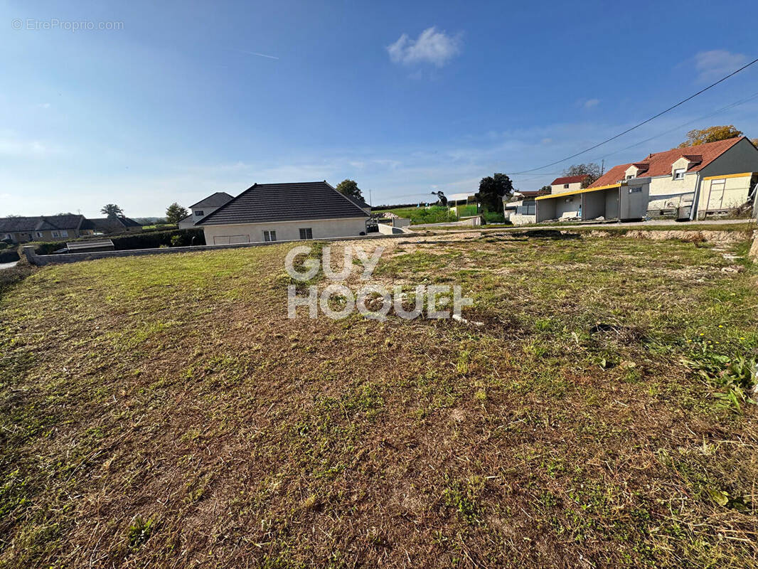 Terrain à MONTCHANIN