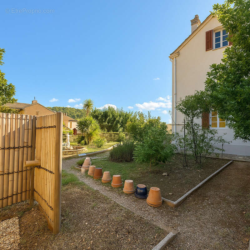 Maison à SOLLIES-TOUCAS